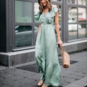 Gal Meets Glam Torrey Dress in Sage Green